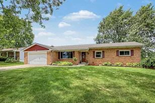 513 Stone Ridge Dr, Lansing, MI 48917 - Photo 2