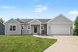 11436 Crestridge Ct, Holland, MI 49424 - Photo 2