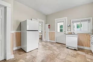 2041 Edgewood Ave NE, Grand Rapids, MI 49505 - Photo 10