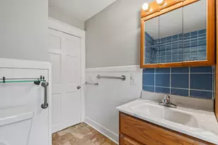 2041 Edgewood Ave NE, Grand Rapids, MI 49505 - Photo 12