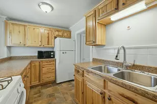 1629 Bristol Ave NW, Grand Rapids, MI 49504 - Photo 2