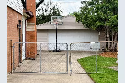 1577 S Dowling Street, Westland, MI 48186 - Photo 2