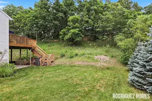 2007 Sandrel Dr NE, Grand Rapids, MI 49505 - Photo 26