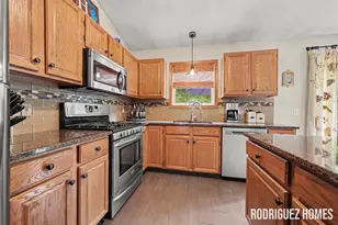 2007 Sandrel Dr NE, Grand Rapids, MI 49505 - Photo 8