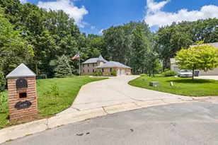3439 Michael Ln, Saint Joseph, MI 49085 - Photo 2