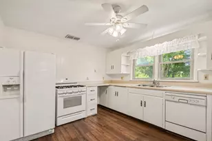 2176 Truman Dr, Benton Harbor, MI 49022 - Photo 8
