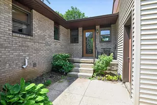 16658 Eunice St, East Lansing, MI 48823 - Photo 2