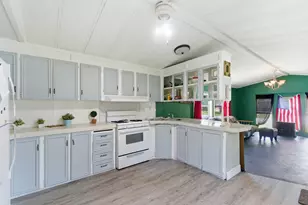 75690 Marie Dr, Lawton, MI 49065 - Photo 8