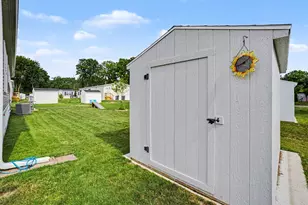 6420 Suffield Ln, Kalamazoo, MI 49009 - Photo 18