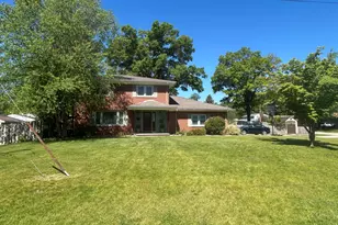 921 Par 4 Circle, Kalamazoo, MI 49008 - Photo 32