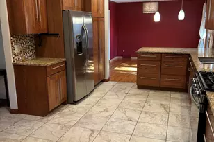 921 Par 4 Circle, Kalamazoo, MI 49008 - Photo 6