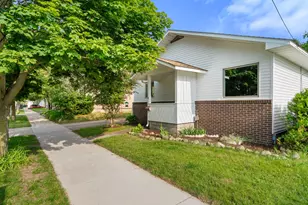 112 Fulton St, Petoskey, MI 49770 - Photo 4