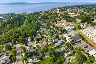 112 Fulton St, Petoskey, MI 49770 - Photo 32