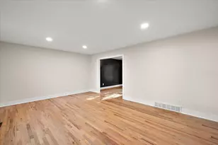 7381 Cathedral Dr, Bloomfield Hills, MI 48301 - Photo 18