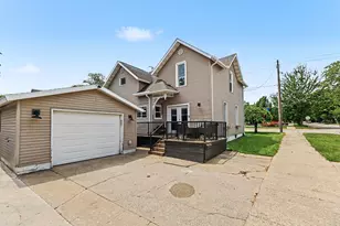 301 Cypress St, Manistee, MI 49660 - Photo 2