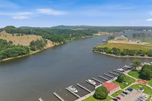 110 N Harbor Dr, Grand Haven, MI 49417 - Photo 58