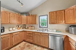 215 S Lincoln Ave, Three Rivers, MI 49093 - Photo 10
