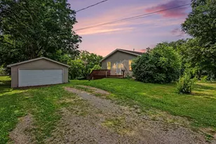 215 S Lincoln Ave, Three Rivers, MI 49093 - Photo 4