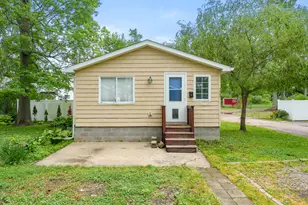 7949 Oak St, Vicksburg, MI 49097 - Photo 1