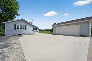 1253 S Waldron Rd, Crystal, MI 48818 - Photo 4
