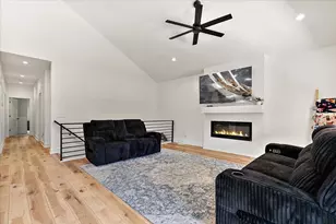 412 Sabine Dr, Muskegon, MI 49442 - Photo 12