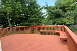 328 N Pointe Dr, Whitmore Lake, MI 48189 - Photo 6