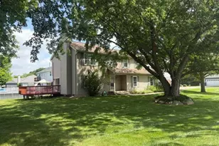 328 N Pointe Dr, Whitmore Lake, MI 48189 - Photo 26