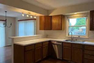 328 N Pointe Dr, Whitmore Lake, MI 48189 - Photo 4