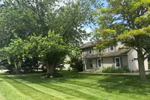 328 N Pointe Dr, Whitmore Lake, MI 48189 - Photo 2