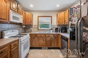 854 W Washington St, Ionia, MI 48846 - Photo 2