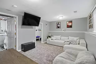 439 S Winding Dr, Waterford, MI 48328 - Photo 12