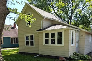918 Wayne St, Jackson, MI 49202 - Photo 2