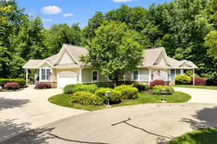 16300 Riverdale Ct, Spring Lake, MI 49456 - Photo 2