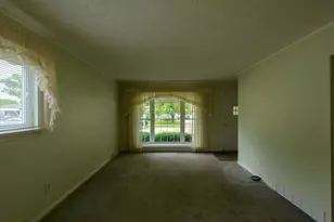 26352 Osmun St, Madison Heights, MI 48071 - Photo 10