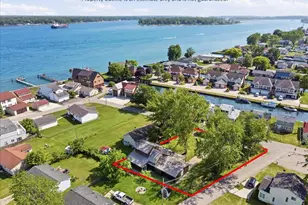 124 Roselawn St, Algonac, MI 48001 - Photo 2