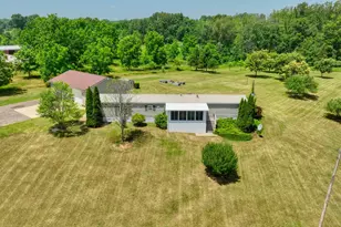 2752 W Mosherville Rd, Jonesville, MI 49250 - Photo 6