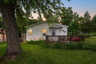 52653 Lakeview Dr, Dowagiac, MI 49047 - Photo 2