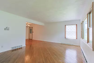 27201 Stuart Street, Edwardsburg, MI 49112 - Photo 6