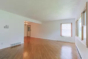 27201 Stuart St, Edwardsburg, MI 49112 - Photo 6