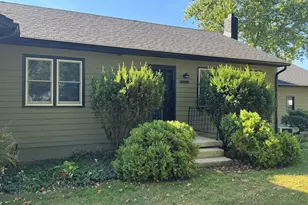 27201 Stuart St, Edwardsburg, MI 49112 - Photo 2