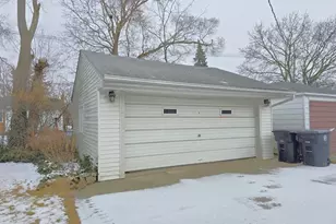 9924 Roseland St, Livonia, MI 48150 - Photo 14