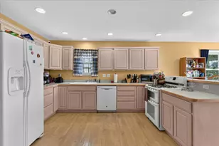 812 Derby Dr, Tecumseh, MI 49286 - Photo 8