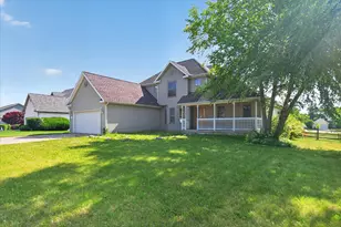 812 Derby Dr, Tecumseh, MI 49286 - Photo 2