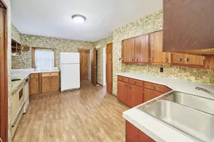 163 Van Buren St, Manistee, MI 49660 - Photo 10