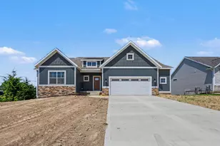 9585 Fields Dr, Zeeland, MI 49464 - Photo 2