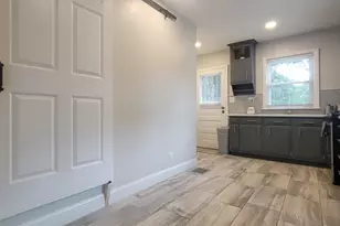 127 N Thompson St, Jackson, MI 49202 - Photo 6