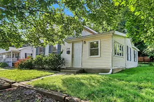 310 Locust St, Marshall, MI 49068 - Photo 2