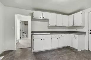 310 Locust St, Marshall, MI 49068 - Photo 10