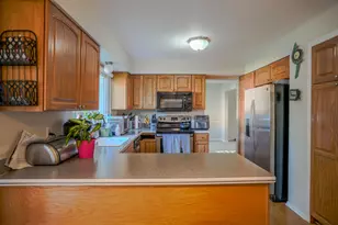 2411 Weathervane Rd, West Bloomfield, MI 48324 - Photo 4