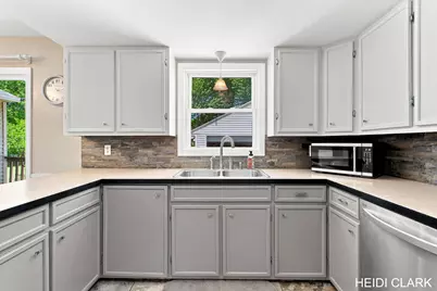 16105 Gary Avenue, Grand Haven, MI 49417 - Photo 10